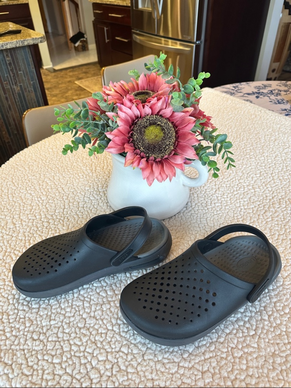 CROCS LiteRide Black Clogs Sz 8